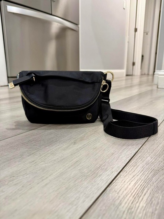 lululemon athletica Handbags - lululemon athletica All Night Festival Bag Micro 2L, Black